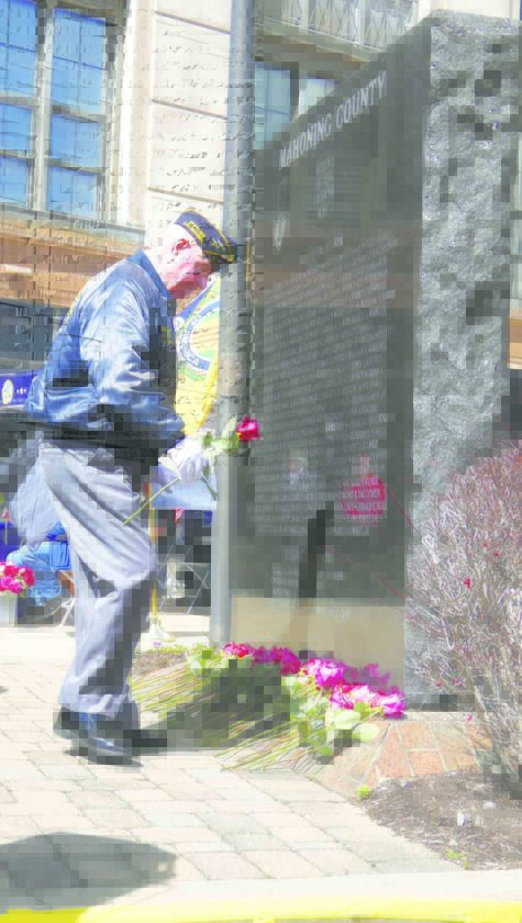 Roses honor fallen Vietnam veterans in Youngstown ceremony | News, Sports, Jobs - Vimarsana News